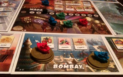 The red player outbids the blue player for the tiles in Bombay